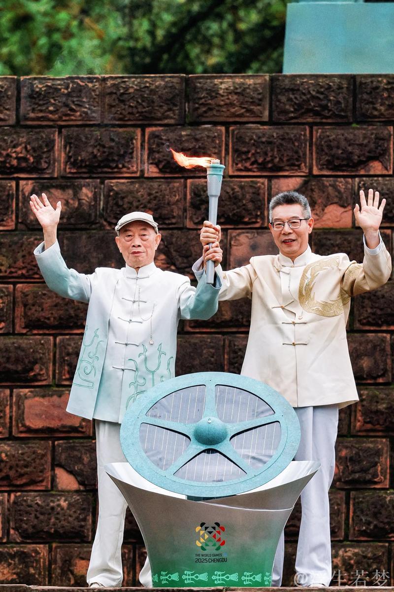 四川迎来2025年第12届世界运动会火炬传递